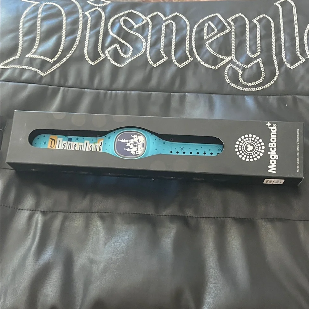 Disney Parks Retro Disneyland Marquee Sleeping Beauty Castle Blue MagicBand+ - Picture 1 of 1